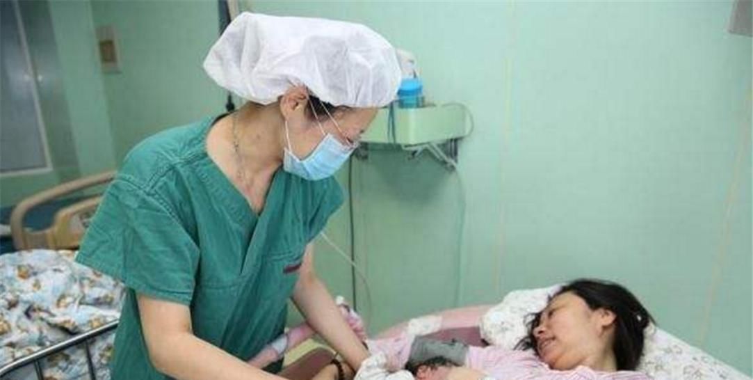 医生|产妇生下“龙凤胎”，一旁家人正乐开花，医生泼冷水不是双胞胎