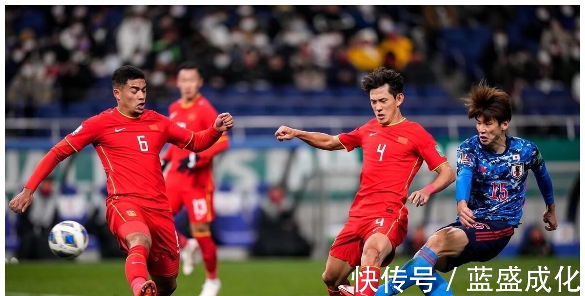 李铁|李霄鹏国足首秀及格吗教练只是加持,原罪更是球员实力差距!