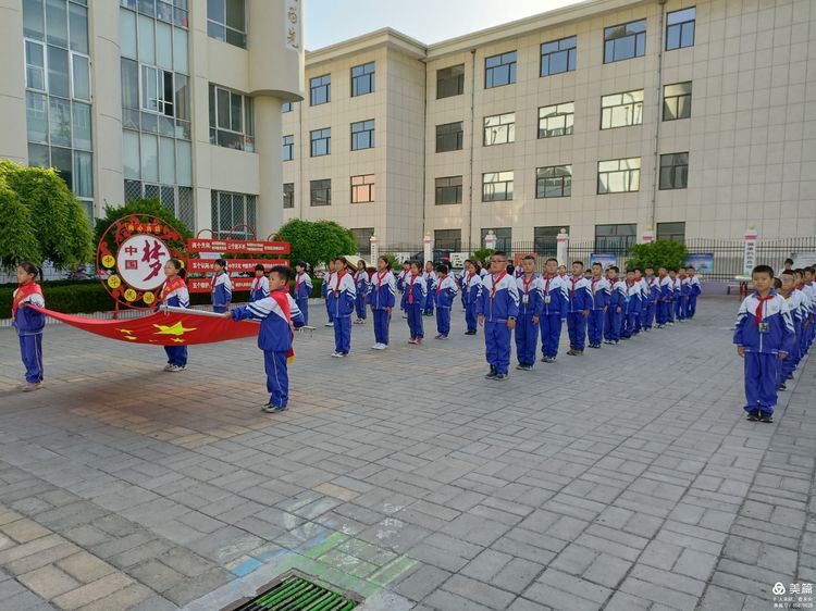 和谐|庆华小学举行“创建文明学校，构建和谐校园”主题升旗仪式