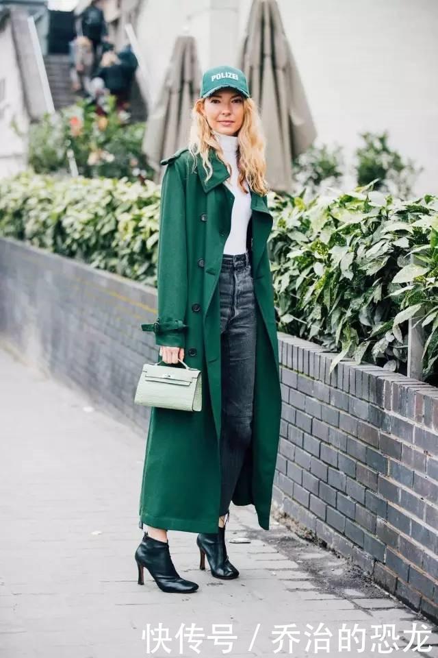 扔掉你的双肩包吧,太土!今年流行的是“香菜包”,时髦又高级!