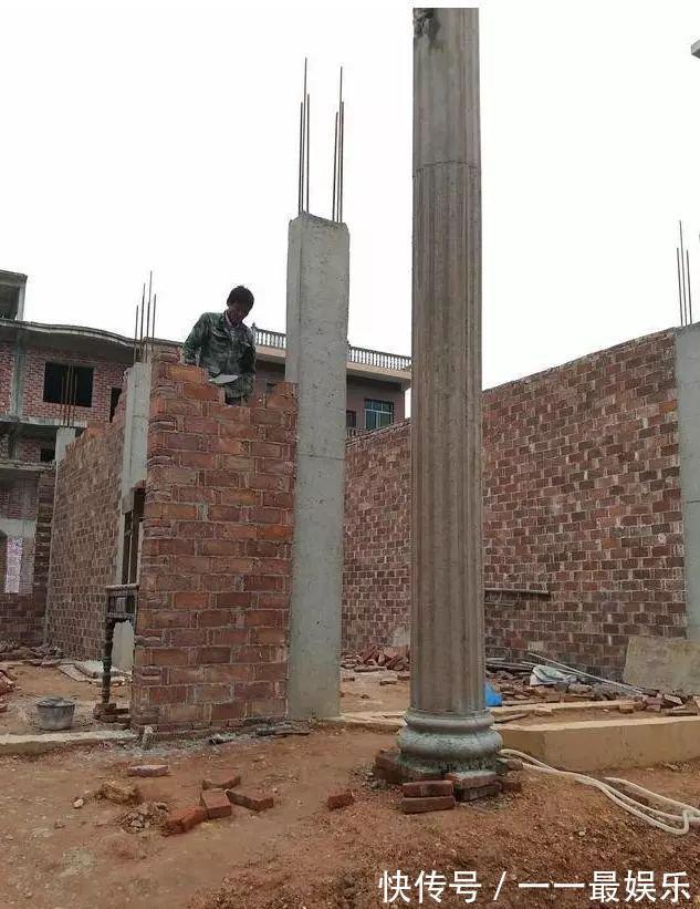 盖房|堂哥花20万盖房,盖一半没钱了,直接入住毛坯房,被全村人嘲笑!