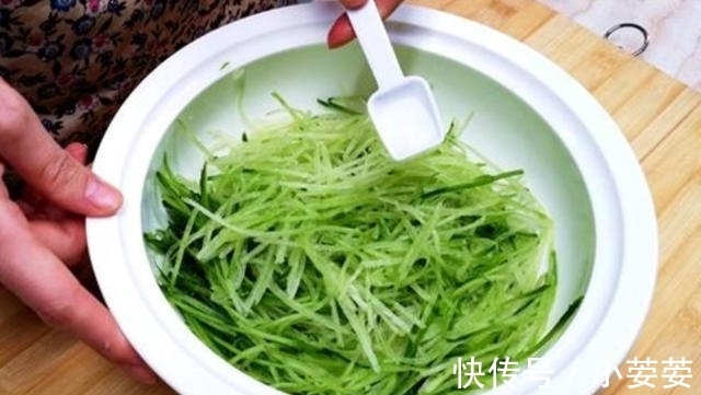 发苦|包萝卜饺子时，别放“此2物”，很多人会放，萝卜味道很怪还发苦