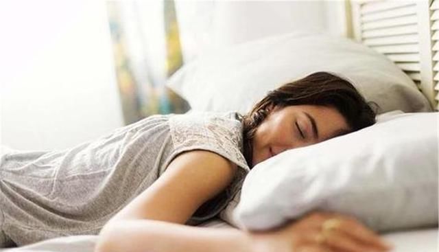 夏雨|怀孕后睡个好觉真是太难了,掌握这3种睡姿,孕妈一觉睡到大天亮