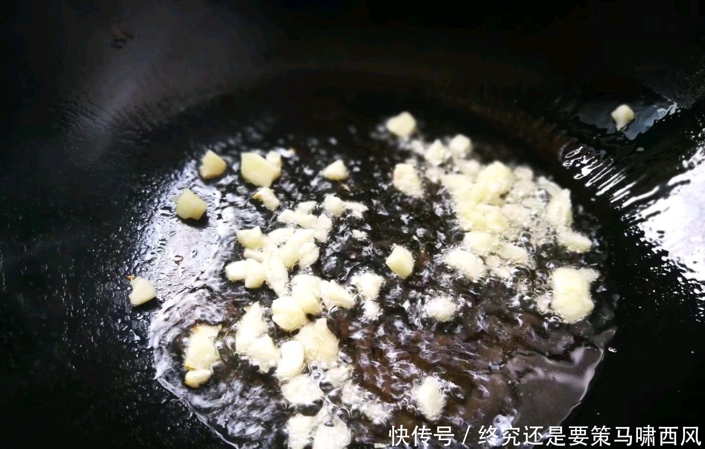 一根丝瓜，两个鸡蛋，下锅简单炒一炒，家人吃不够