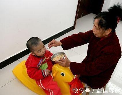 婆婆|6岁前,4种食物“打死不能给孩子吃”,耽误长个!家长别不当回事