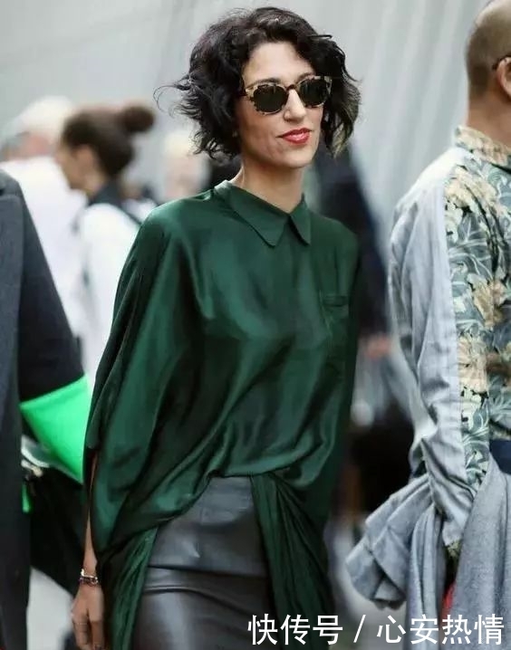 春天把这两种颜色穿在一起,你看起来又贵气又时髦,热巴都在穿