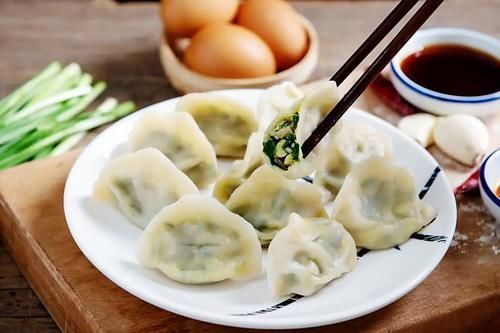 调饺子馅时最不能放“此物”,很多人用错了,难怪饺子不鲜也不香!