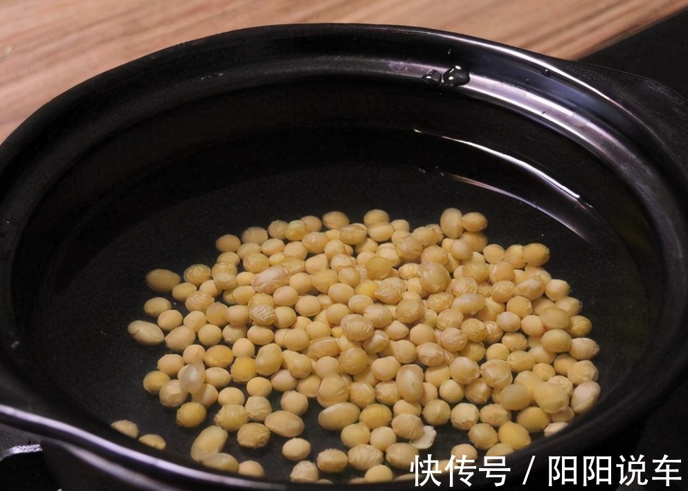 磷酸二氢钾|养花不用分开补水增肥,轮着用它们浇灌,植物好、土壤好!