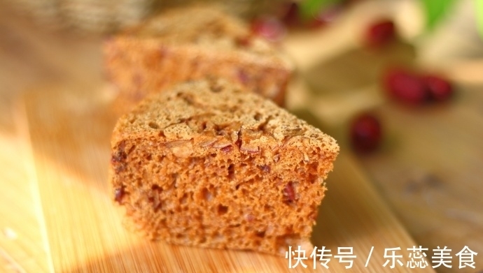 模具|面粉只会做包子馒头？不如做成发糕，一拌一蒸，又松软又香甜