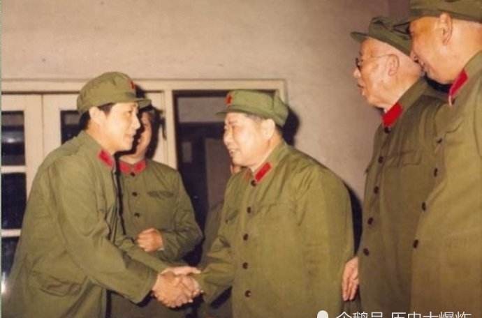 杨得志却|开国上将视察路上出车祸,部队要追究司机责任,他却坚决不同意