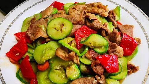 炒黄瓜时，最忌直接下锅炒，大厨：多加1步，黄瓜清脆爽口更入味