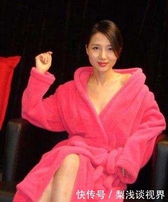 睡衣|冬季南方人为什么那么多喜欢穿睡衣出门?因为不想靠一身正气御寒