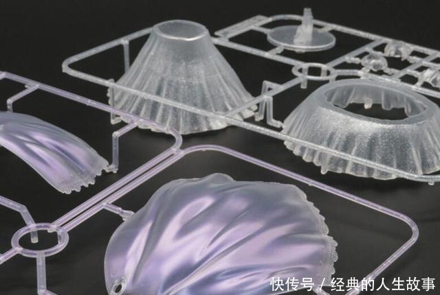 真人形高达|真人形高达,这个萌妹手办太硬核了,还要靠自己组装