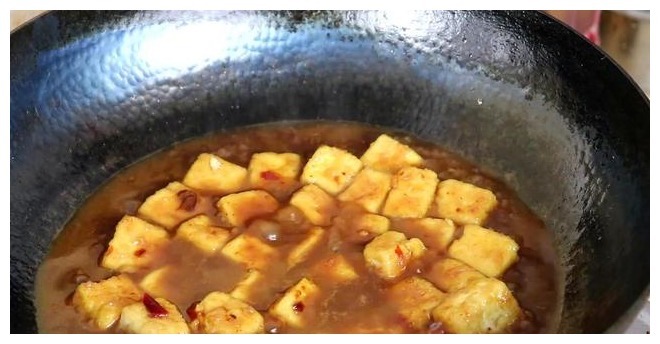 大厨教你这样做红烧豆腐，咸香适口，超级下饭，全家都喜欢