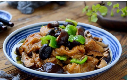 香菇跟它真是绝配，嫩滑多汁，五块钱一大盘，比大鱼大肉还香