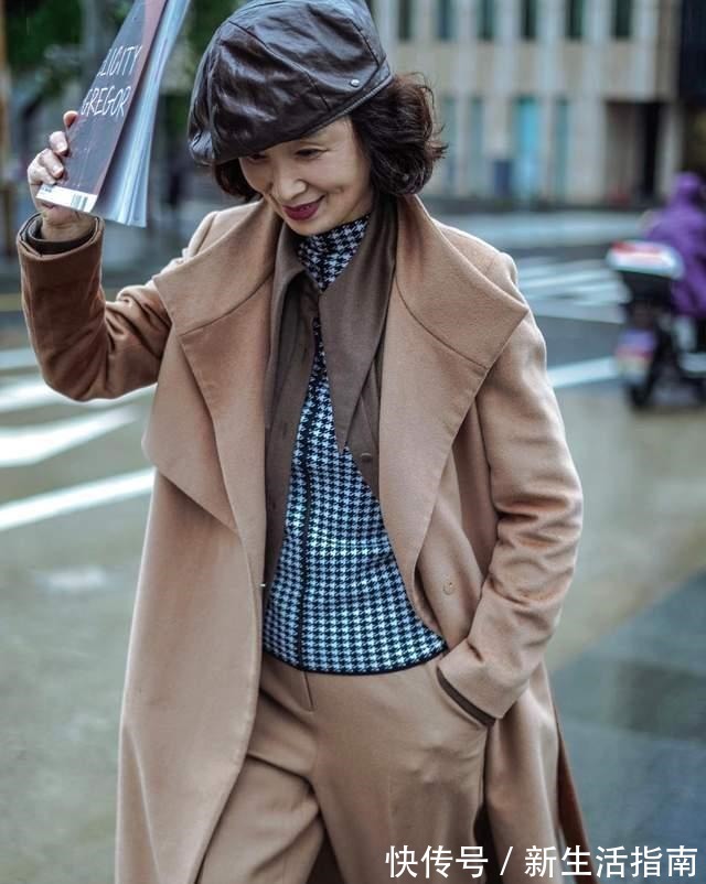 穿搭 50岁女人别总穿“老一套”，试试这5组穿搭！谁见了都得夸年轻！