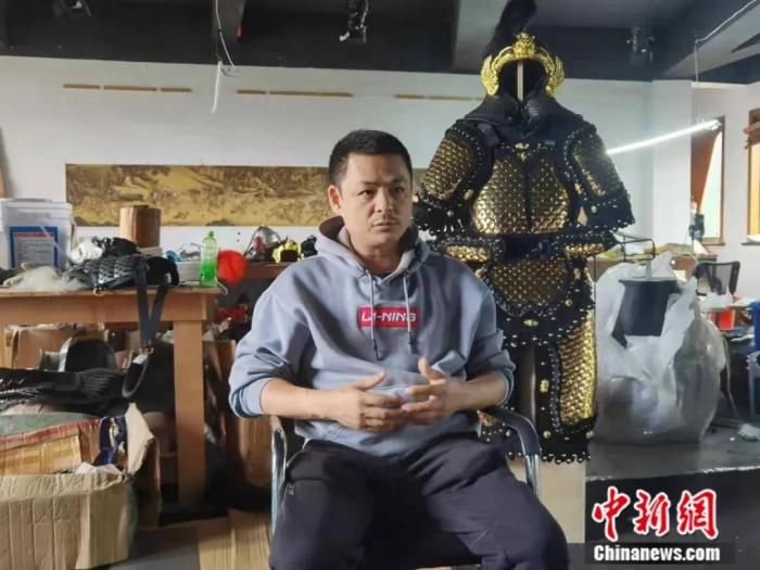 温陈华@真“头号玩家”！他十余年复原数千套古代铠甲