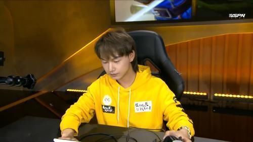 飞牛|飞牛做到了从B组开始，QG两连胜形势大好，超神的飞牛引发弹幕风暴