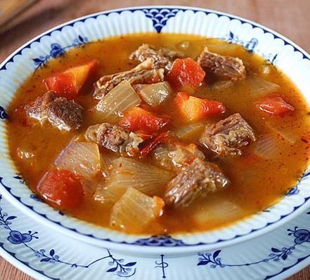 炖牛肉时,不要焯水后直接炖,学会这几招,牛肉汤又鲜又香!