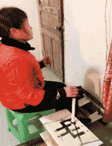 |搞笑GIF:妹子做个保养,弄的跟做木乃伊一样