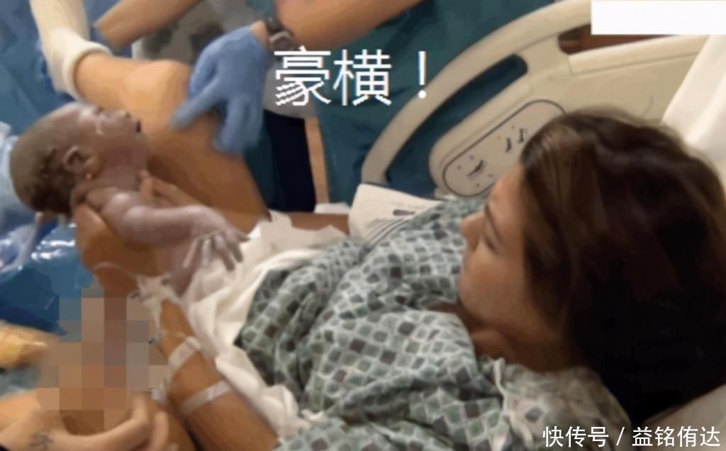 国外产妇直播生娃，不走寻常路用手拽出来，网友：不愧是战斗民族