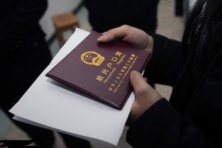 孩子|爸爸给儿子取名“东风”,护士不小心少写一笔,妈妈:咱不改了