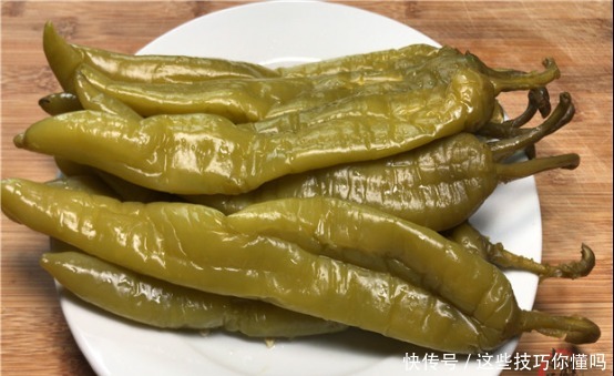 原来腌辣椒这么简单,不加一滴水,坛子不生花不易坏,三天就能吃
