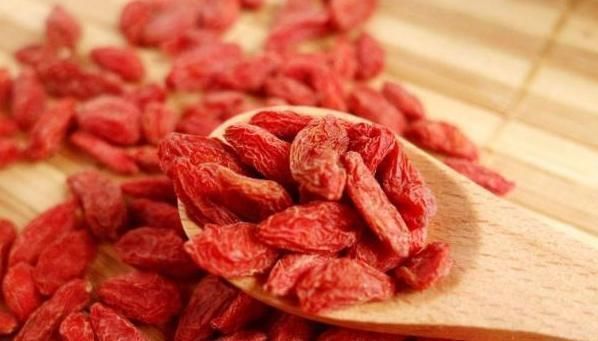 胜过|晚上吃枸杞,胜过人参汤?牢记2个原则,发挥枸杞最大功效!