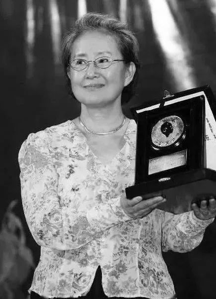 祖母绿|著名作家张洁病逝,曾两获茅盾文学奖!