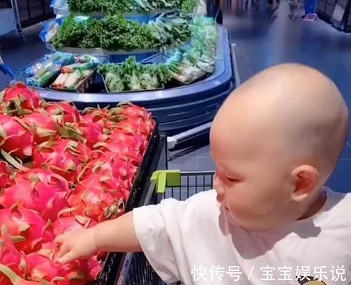 小九儿|妈妈带娃逛超市,宝宝乱摸乱抓闲不住,妈妈“无情”应对教宝宝做人
