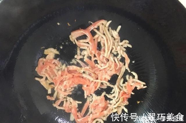所示|豆芽炒粉条想要做得好吃,多加一步操作,豆芽鲜脆粉条爽滑太过瘾
