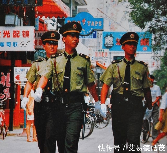 警察队伍,什么级别的警察,才能够穿白衬衫?