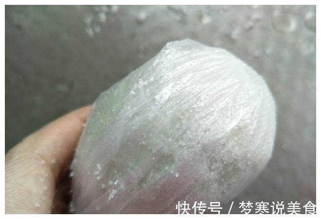 用土方法腌咸鸭蛋，多加1味料，10天就腌好，鸭蛋个个流油