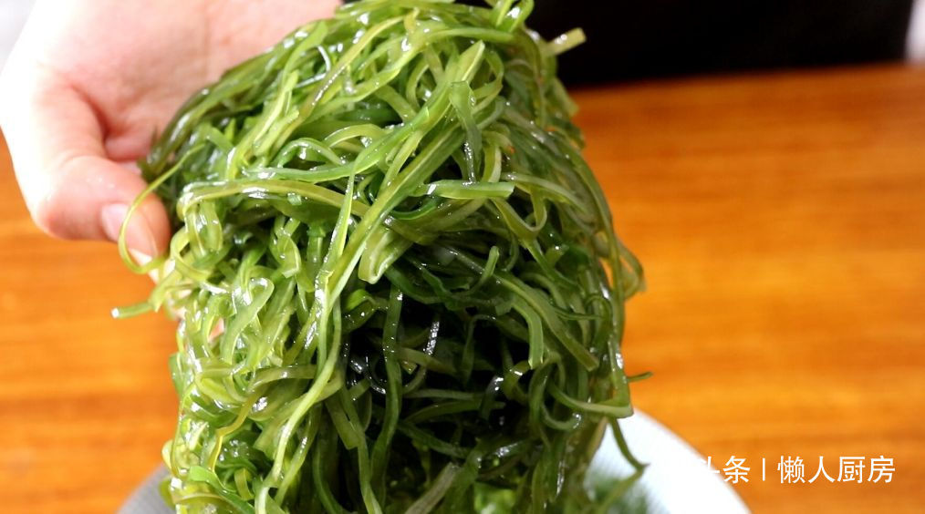 小小一个压缩海带卖5元，泡发后超多，凉拌着吃，酸辣开胃