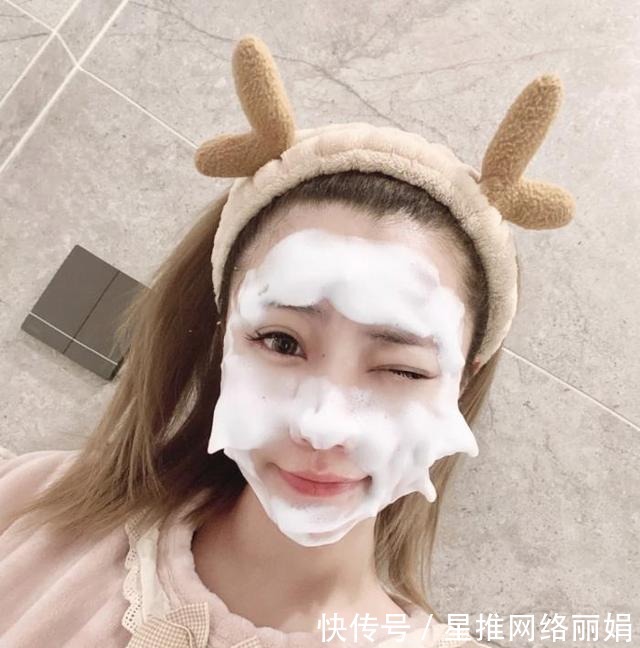 毛孔|脸刚“打湿”就用洗面奶?难怪脸会没洗干净,毛孔也逐渐变大了