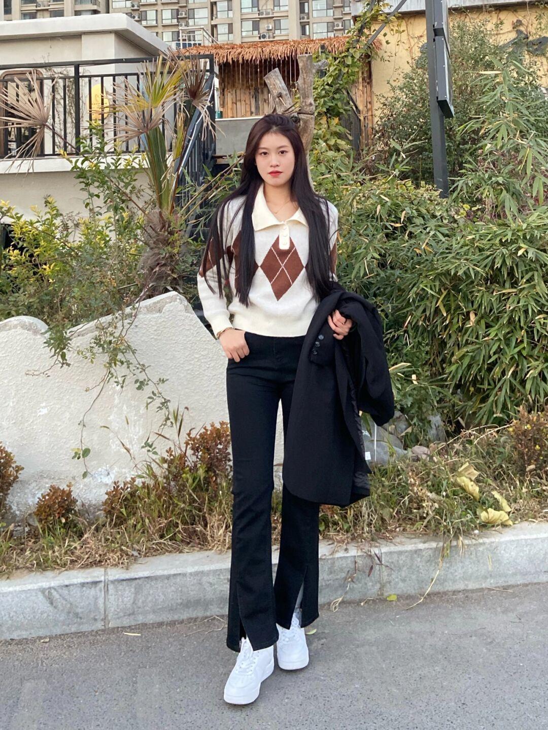 牛仔裤 冬天牛仔裤这样穿才叫洋气,这些搭配简约日常又时髦,谁穿谁美