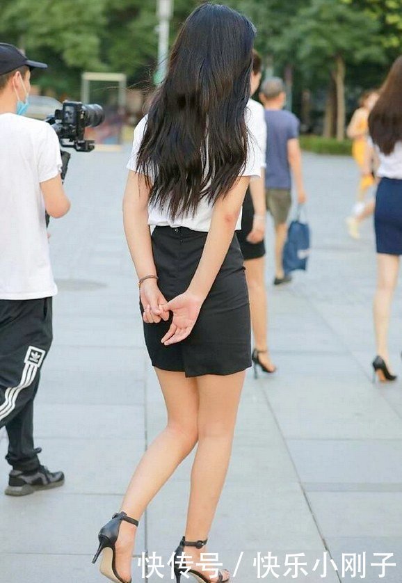 “时尚学院风”,既秀身材又有风情,要是我女朋友就好了