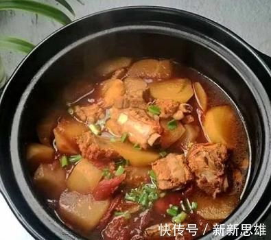 萝卜|炖排骨时，不要直接焯水！学会大厨的做法，排骨鲜嫩入味，特别香