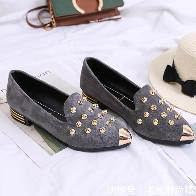 百搭 要说鞋柜里最好穿的,还属尖头平底鞋,搭连衣裙更美