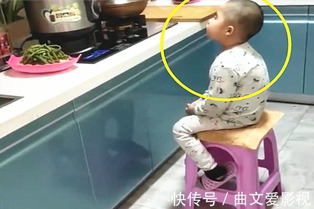宝妈|大早上到处找不到儿子,不料在厨房看到这画面,妈妈都愣住了