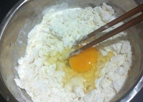 早餐油条自己做,早起10分钟,就能炸一锅,根根空心,还酥脆