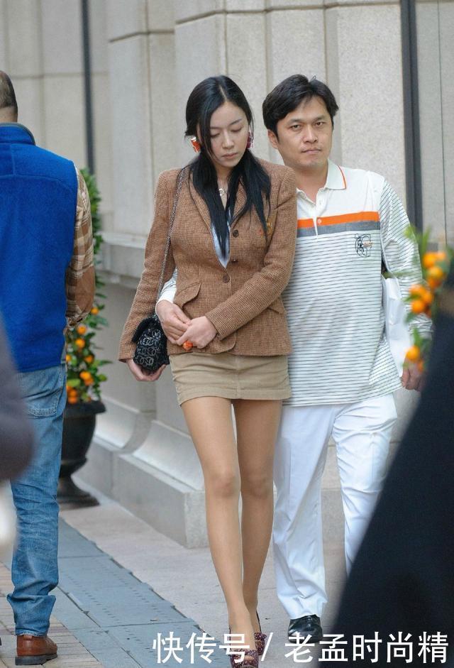 逛街|街拍:与男朋友逛街怎么穿? 街头美女的另类造型, 轻松玩转“夏装冬穿”