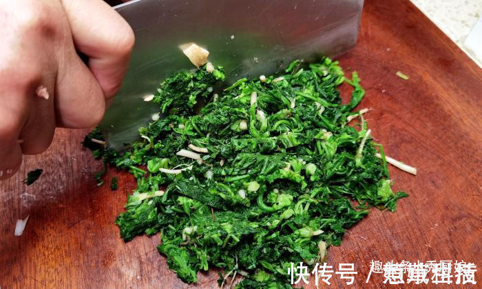 秋天，用此菜包饺子，比萝卜白菜营养，比韭菜鲜，再不吃就过季了