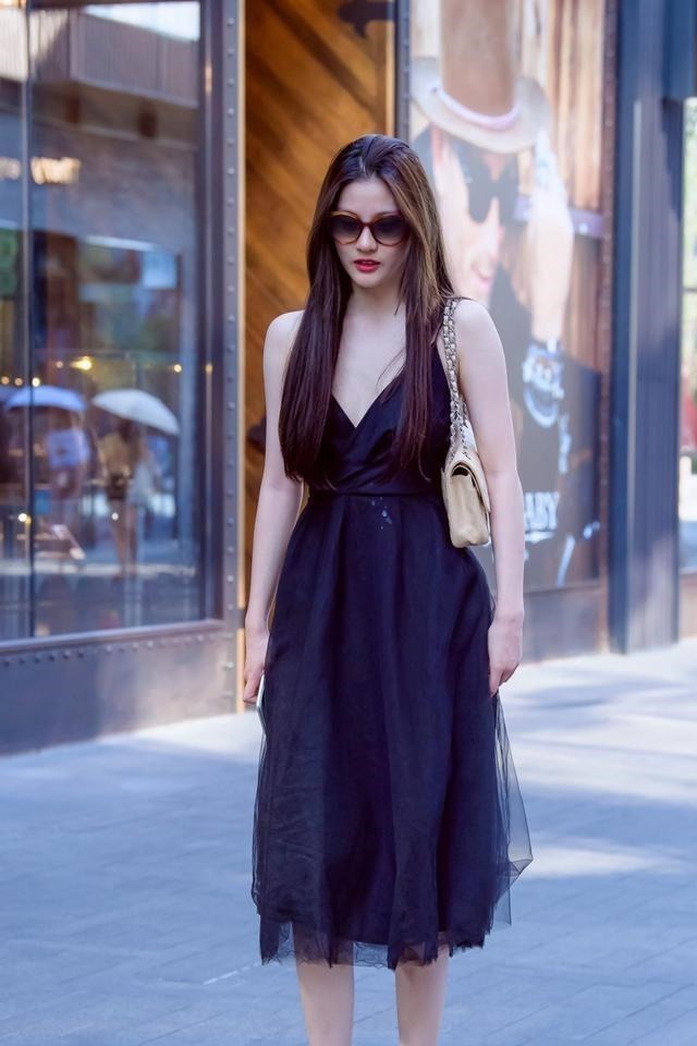 搭配 青春时尚的连衣裙，纯净而明媚，又有优雅小知性