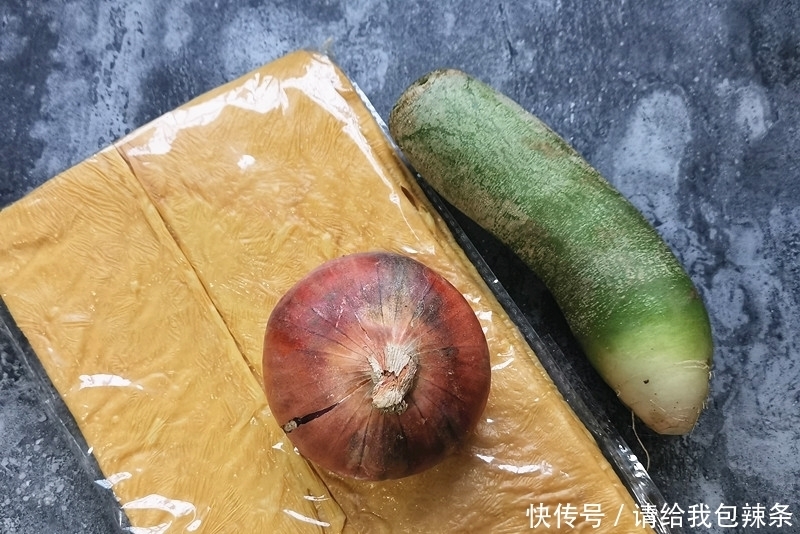 青萝卜|秋天吃凉拌菜,这道菜是不错的选择,清爽不油腻,还特别下酒下饭