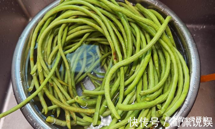 现在才知道,保存豆角不用焯水放冰箱,教你1招,放得越久越好吃