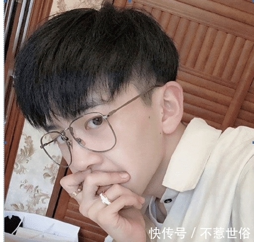 句句 为何90后和00后都爱“两边剪短”的发型? 理发师回答句句戳心