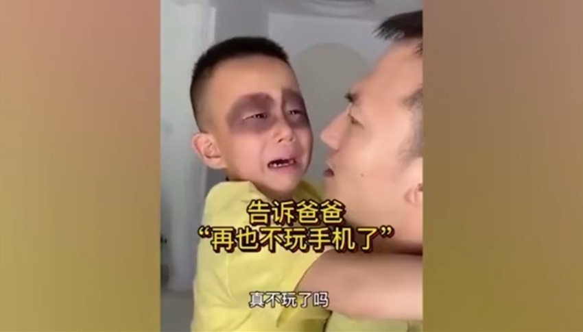 孩子|亲妈趁儿子睡觉,画黑眼圈教育少玩手机,娃醒了后以后再不玩了