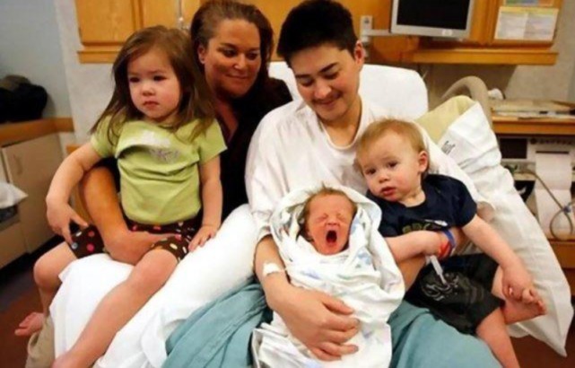 首例|世界上首例“怀孕生子”的男性,五年后达成愿望,还生了3个小孩