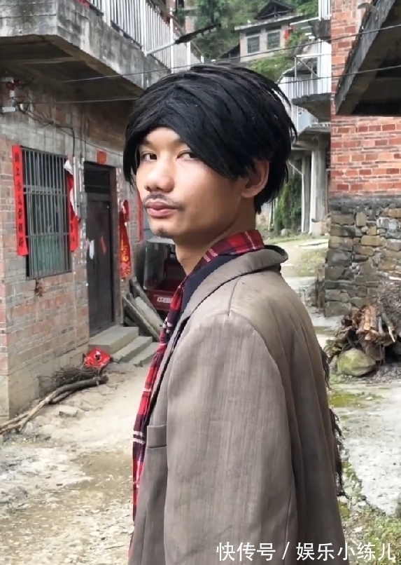 |农村卜跳拍搞笑段子走红全网,表演太有趣,每看一次笑一次